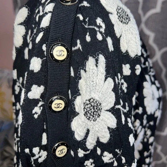 Chanel sweater from 2014 Resort Collection - Picture 6 of 12